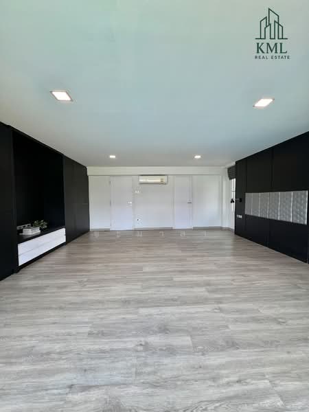 Prompak Place, Bangkok, Khlong Tan Nua, Watthana, Bangkok, 3 Bedrooms, 650 sqm, Townhouse For Sale, by ดวงใจ ขะมาลา, 500202849 - DDproperty.com