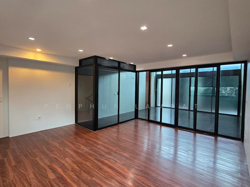 The Pantas Rachada - Rama 9, Bangkok, Soi Saha Kan Pramun, Pracha Uthit Road, Wang Thonglang, Wang Thonglang, Bangkok, 3 Bedrooms, 510 sqm, Single Detached House For Rent, by Penphun Lampat, 500202880 - DDproperty.com