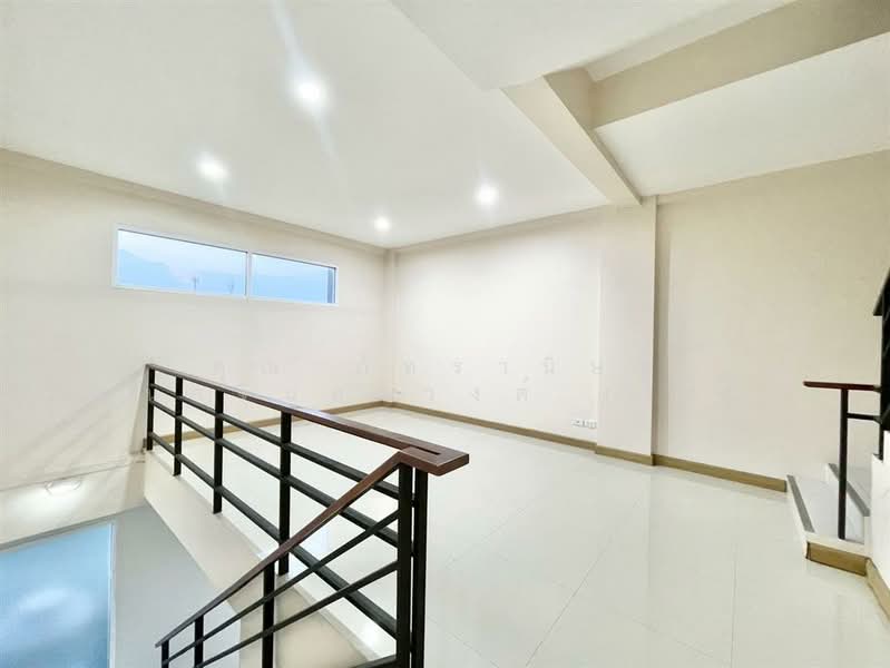 อาคารพาณิชย์ 4 ชั้น 34.8 ตร.ว. ตรงข้ามสำนักงานที่ดินบึงกุ่ม ถนนกรุงเทพกรีฑาตัดใหม่, กรุงเทพ, ถนนกรุงเทพกรีฑาตัดใหม่, ราษฎร์พัฒนา, สะพานสูง, กรุงเทพ, 400 ตร.ม., ตึกแถว-อาคารพาณิชย์ ขาย, โดย คุณ ภัทรานิษฐ์ วัฒนาจินดาวงศ์ (ไวท์), 500202895 - DDproperty.com