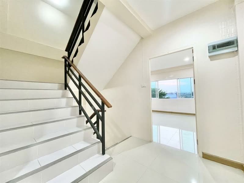 อาคารพาณิชย์ 4 ชั้น 34.8 ตร.ว. ตรงข้ามสำนักงานที่ดินบึงกุ่ม ถนนกรุงเทพกรีฑาตัดใหม่, Bangkok, ถนนกรุงเทพกรีฑาตัดใหม่, Rat Phatthana, Saphan Sung, Bangkok, , 400 sqm, Shophouse For Sale, by คุณ ภัทรานิษฐ์ วัฒนาจินดาวงศ์ (ไวท์), 500202895 - DDproperty.com