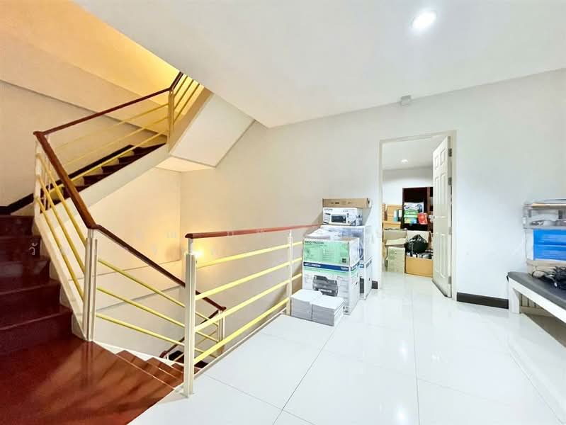 อาคารพาณิชย์ 4 ชั้น 32 ตร.ว. อาคารพาณิชย์ ใกล้รถไฟฟ้าสายสีส้ม ซอยมิสทีน ติดถนนราษฎร์พัฒนา, Bangkok, ติดถนนราษฎร์พัฒนา, Saphan Sung, Saphan Sung, Bangkok, , 400 sqm, Shophouse For Sale, by คุณ ภัทรานิษฐ์ วัฒนาจินดาวงศ์ (ไวท์), 500202953 - DDproperty.com