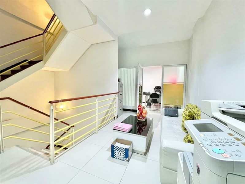 อาคารพาณิชย์ 4 ชั้น 32 ตร.ว. อาคารพาณิชย์ ใกล้รถไฟฟ้าสายสีส้ม ซอยมิสทีน ติดถนนราษฎร์พัฒนา, Bangkok, ติดถนนราษฎร์พัฒนา, Saphan Sung, Saphan Sung, Bangkok, , 400 sqm, Shophouse For Sale, by คุณ ภัทรานิษฐ์ วัฒนาจินดาวงศ์ (ไวท์), 500202953 - DDproperty.com