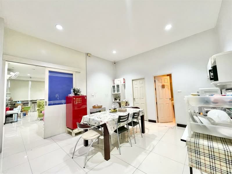 อาคารพาณิชย์ 4 ชั้น 32 ตร.ว. อาคารพาณิชย์ ใกล้รถไฟฟ้าสายสีส้ม ซอยมิสทีน ติดถนนราษฎร์พัฒนา, Bangkok, ติดถนนราษฎร์พัฒนา, Saphan Sung, Saphan Sung, Bangkok, , 400 sqm, Shophouse For Sale, by คุณ ภัทรานิษฐ์ วัฒนาจินดาวงศ์ (ไวท์), 500202953 - DDproperty.com