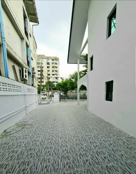 Home office ใหม่ กลางโชคชัย 4, Bangkok, Lat Phrao, Lat Phrao, Bangkok, , 180 sqm, Office Space For Rent, by CorrectProperty, 500202968 - DDproperty.com