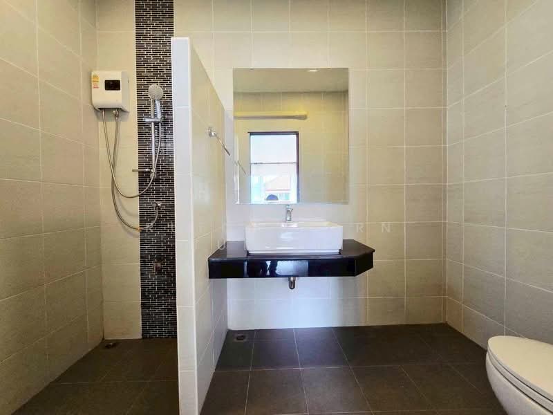 บ้านให้เช่า – ใกล้ตลาดเจริญเจริญ เพียง 5 นาที ค่าเช่า 25,000 บาท / เดือน รหัสทรัพย์ : No.13H704, เชียงใหม่, ต้นเปา, สันกำแพง, เชียงใหม่, 150 ตร.ม., บ้านเดี่ยว ให้เช่า, โดย Rutchaporn Tunsiri, 500202976 - DDproperty.com