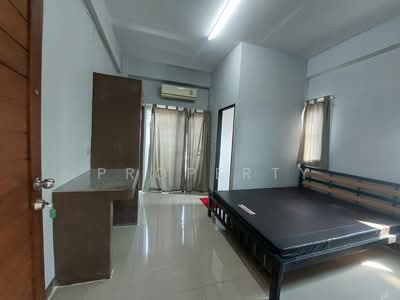 ขาย - ขายธุรกิจห้องพักติดถนนซ.ลาซาลหลัก ใกล้ BTS แบริ่งเพียง 300 ม., กรุงเทพ