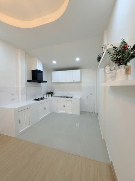 For Sale Corner Townhouse 2 Bedroom in East Pattaya Khao Noi, Chon Buri (Pattaya), Bang Lamung, Bang Lamung (Pattaya), Chon Buri (Pattaya), 2 Bedrooms, 96 sqm, Townhouse For Sale, by PLC real estate, 500203160 - DDproperty.com