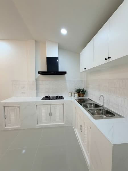 For Sale Corner Townhouse 2 Bedroom in East Pattaya Khao Noi, Chon Buri (Pattaya), Bang Lamung, Bang Lamung (Pattaya), Chon Buri (Pattaya), 2 Bedrooms, 96 sqm, Townhouse For Sale, by PLC real estate, 500203160 - DDproperty.com