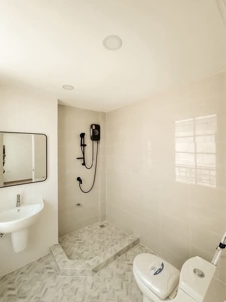 Baan Klang Muang Rama 9 - Ladprao, Bangkok, Soi Ladprao 88, Wang Thonglang, Wang Thonglang, Bangkok, 4 Bedrooms, 260 sqm, Townhouse For Sale, by อลงกต คำนวรพร, 500203172 - DDproperty.com