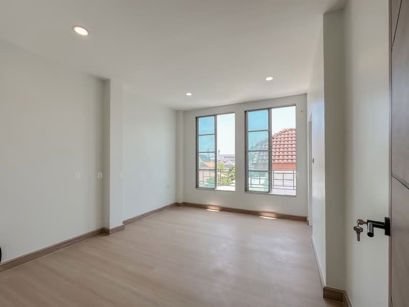 Baan Klang Muang Rama 9 - Ladprao, Bangkok, Soi Ladprao 88, Wang Thonglang, Wang Thonglang, Bangkok, 4 Bedrooms, 260 sqm, Townhouse For Sale, by อลงกต คำนวรพร, 500203172 - DDproperty.com