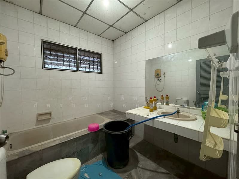 บ้านเดี่ยว 2 ชั้น 40 ตร.ว. บ้านแฝด ซอยสรงประภา24 ซอยสันติสุข, Bangkok, Si Khan, Don Mueang, Bangkok, 3 Bedrooms, 160 sqm, Single Detached House For Sale, by คุณ คติพจน์ ภัทรธนทรัพย์ (พีท), 500203198 - DDproperty.com