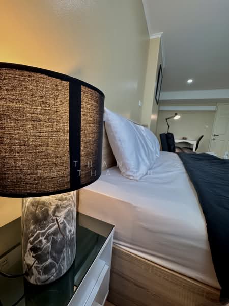 Lumpini Ville Ramkhamhaeng 44, Bangkok, - Ramkamhang Road, Hua Mak, Bang Kapi, Bangkok, Studio, 30 sqm, Condo For Rent, by Thanet Phithakthanangkoon, 500203207 - socket by the bed - DDproperty.com