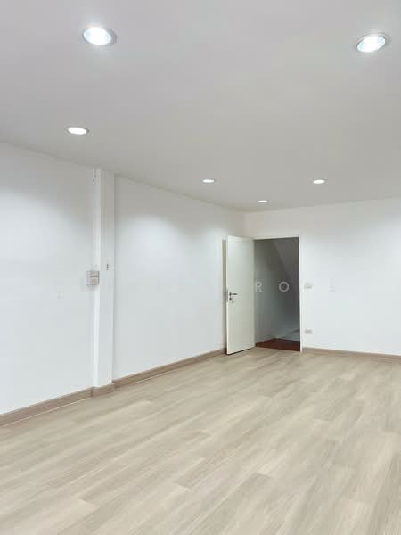 อาคารพาณิชย์ ซอยสุขุมวิท 95, Bangkok, Hua Mak, Bang Kapi, Bangkok, , 156 sqm, Shophouse For Rent, by CorrectProperty, 500203252 - DDproperty.com