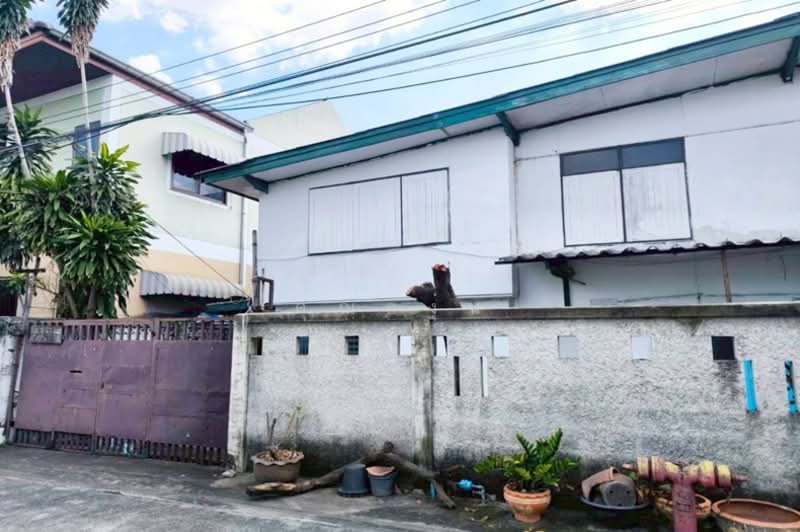 For Sale - ขายบ้าน 2 ชั้น ซอยลาดพร้าว 63 แยก 2 ถนนลาดพร้าว ใกล้รถไฟฟ้าสายสีเหลือง, Bangkok