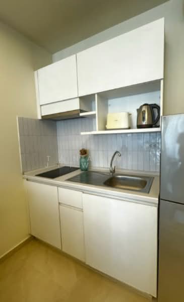 Thru Thonglor, Bangkok, Petchaburi Road, Bang Kapi, Huai Khwang, Bangkok, 1 Bedroom, 31 sqm, Condo For Rent, by Tanapat Jitwatcharakomol, 500203355 - DDproperty.com