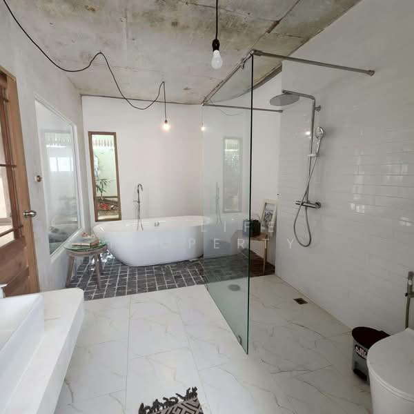 8R0858 Pool villa for rent 4 bedroom 4 bathroom 150,000/month at chalong have fully furnished, Phuket, Chalong, Muang Phuket, Phuket, 4 Bedrooms, 200 sqm, Villa For Rent, by PK LIFE Property, 500203372 - DDproperty.com