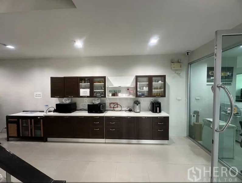 For rent Factory 13000 sqm in Lam Luk Ka Pathum Thani HRE00327, Pathum Thani, Bung Kham Proi, Lam Luk Ka, Pathum Thani, , 13,000 sqm, Warehouse/Factory For Rent, by Hero Realtor Co., Ltd., 500203410 - DDproperty.com