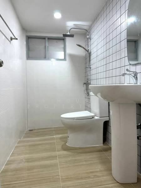 Townhouse for sale in Sriracha Park Village, behind Worakit Market., Chon Buri (Pattaya), Surasak, Si Racha, Chon Buri (Pattaya), 2 Bedrooms, 72 sqm, Townhouse For Sale, by A House Property Co.,Ltd., 500203553 - DDproperty.com