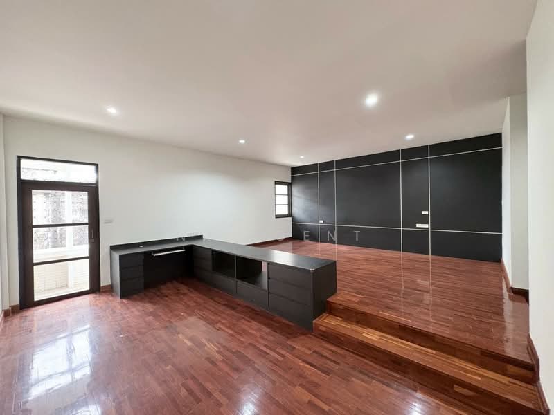 7-story Townhouse Soi Sunthon Phimon, Siam area, Banthat Thong, Bangkok, Rong Muang, Pathum Wan, Bangkok, 5 Bedrooms, 1,000 sqm, Townhouse For Rent, by NR AGENT, 500203595 - DDproperty.com