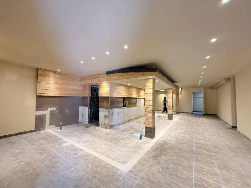 ให้เช่า - ให้เช่า โฮมออฟฟิศ ย่าน อินทามระ- สะพานควาย บ้านเดี่ยวและทาวน์เฮาส์ 2 หลัง บนที่ดิน 307 ตรวา ใกล้ BTS, กรุงเทพ