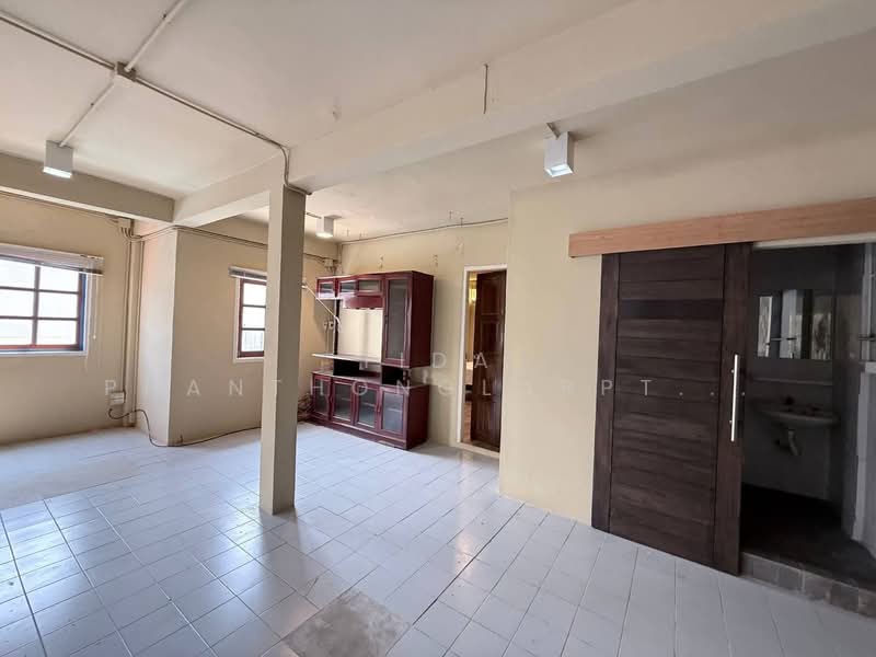 For rent: Home office in Inthamara-Saphan Khwai area. Two houses (detached house and townhouse), Bangkok, Samsen Nai, Phaya Thai, Bangkok, , 1,228 sqm, Office Space For Rent, by Tida phanthonglarptawee, 500203655 - DDproperty.com