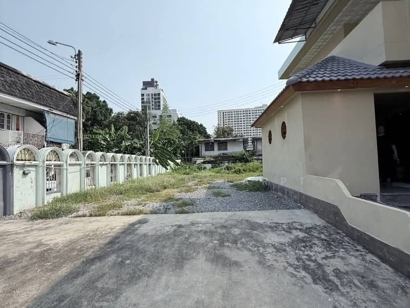 For rent: Home office in Inthamara-Saphan Khwai area. Two houses (detached house and townhouse), Bangkok, Samsen Nai, Phaya Thai, Bangkok, , 1,228 sqm, Office Space For Rent, by Tida phanthonglarptawee, 500203655 - DDproperty.com