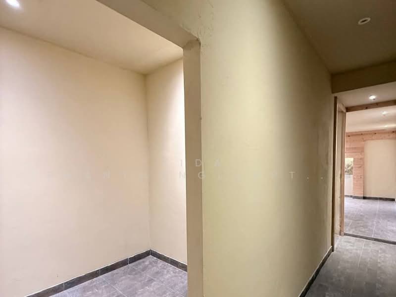 For rent: Home office in Inthamara-Saphan Khwai area. Two houses (detached house and townhouse), Bangkok, Samsen Nai, Phaya Thai, Bangkok, , 1,228 sqm, Office Space For Rent, by Tida phanthonglarptawee, 500203655 - DDproperty.com