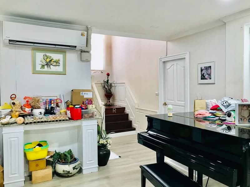 Ladawan Pinklao-Borommaratchachonnani, Bangkok, Borommaratchachonnani Road, Sala Thammasop, Thawi Watthana, Bangkok, 8 Bedrooms, 510 sqm, Single Detached House For Sale, by Pornpan Chantharakasemchai, 500203665 - DDproperty.com