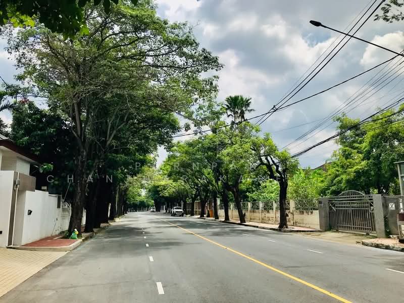 Ladawan Pinklao-Borommaratchachonnani, Bangkok, Borommaratchachonnani Road, Sala Thammasop, Thawi Watthana, Bangkok, 8 Bedrooms, 510 sqm, Single Detached House For Sale, by Pornpan Chantharakasemchai, 500203665 - DDproperty.com