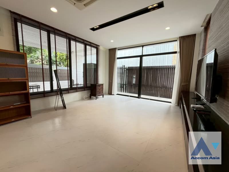 For Sale - House Just 5 Minutes Walk to EmQuartier & Emporium (AA44093), Bangkok
