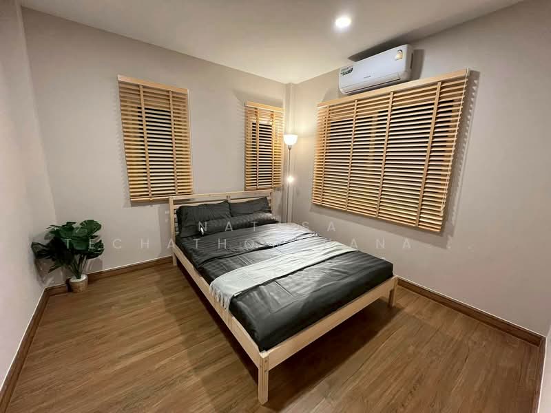 Centro Bangna-Wongwean, Bangkok, Kanchanaphisek Road, Dok Mai, Prawet, Bangkok, 4 Bedrooms, 200 sqm, Single Detached House For Rent, by Natasa Techathonthanakhun, 500203797 - DDproperty.com