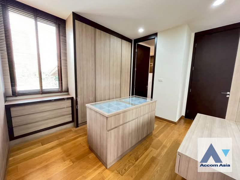 House for Sale Only 5 Minutes Walk to EmQuartier and Emporium (AA44093), Bangkok, Khlong Tan Nua, Watthana, Bangkok, 4 Bedrooms, 400 sqm, Single Detached House For Sale, by บริษัท แอคคอม เอเซีย จำกัด, 500203856 - DDproperty.com