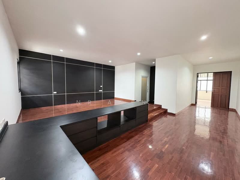 ทาวน์เฮาส์ ย่านสยาม บรรทัดทอง 7 ชั้น, Bangkok, Rong Muang, Pathum Wan, Bangkok, 5 Bedrooms, 1,000 sqm, Townhouse For Sale, by NR AGENT, 500204024 - DDproperty.com