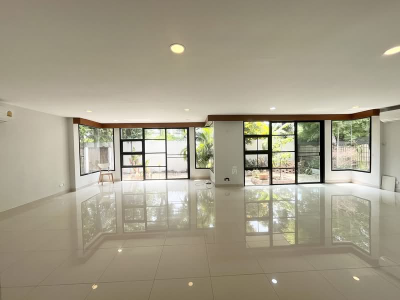 The Noble Ekkamai 22, Bangkok, ปรีดีพนมยงค์ 42, Khlong Tan Nua, Watthana, Bangkok, 4 Bedrooms, 600 sqm, Single Detached House For Rent, by อรนุช ชาติทอง, 500204150 - DDproperty.com