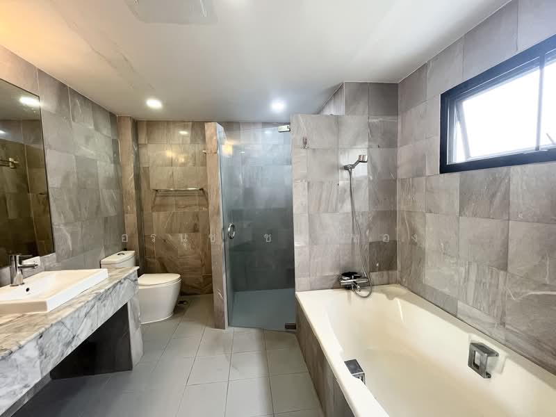 The Noble Ekkamai 22, Bangkok, ปรีดีพนมยงค์ 42, Khlong Tan Nua, Watthana, Bangkok, 4 Bedrooms, 600 sqm, Single Detached House For Rent, by อรนุช ชาติทอง, 500204150 - DDproperty.com