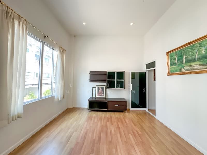 Euro Nova, Bangkok, ลาดกระบัง 24/1, Lat Krabang, Lat Krabang, Bangkok, 3 Bedrooms, 261 sqm, Townhouse For Sale, by ปพณณัฏฐ์ บันลือชัยฤทธิ์, 500204214 - DDproperty.com