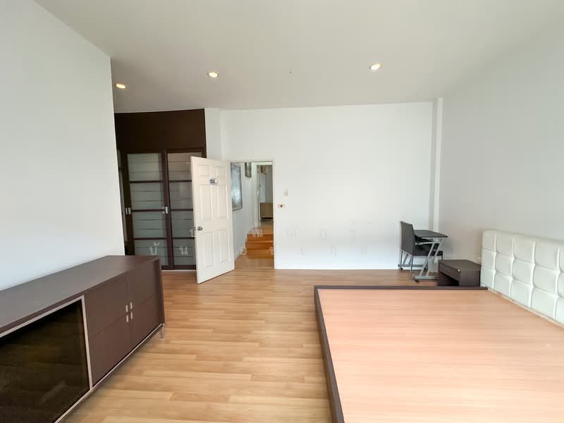 Euro Nova, Bangkok, ลาดกระบัง 24/1, Lat Krabang, Lat Krabang, Bangkok, 3 Bedrooms, 261 sqm, Townhouse For Sale, by ปพณณัฏฐ์ บันลือชัยฤทธิ์, 500204214 - DDproperty.com