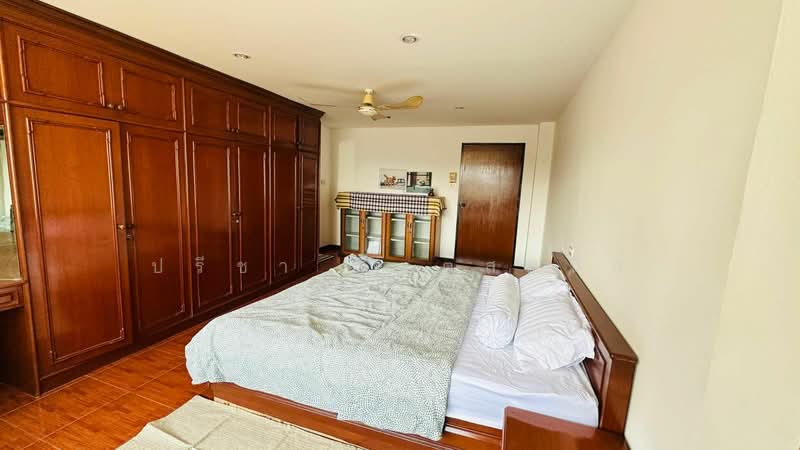 For Rent - Low-rise Apartment 3 beds around BTS Asoke, Bangkok