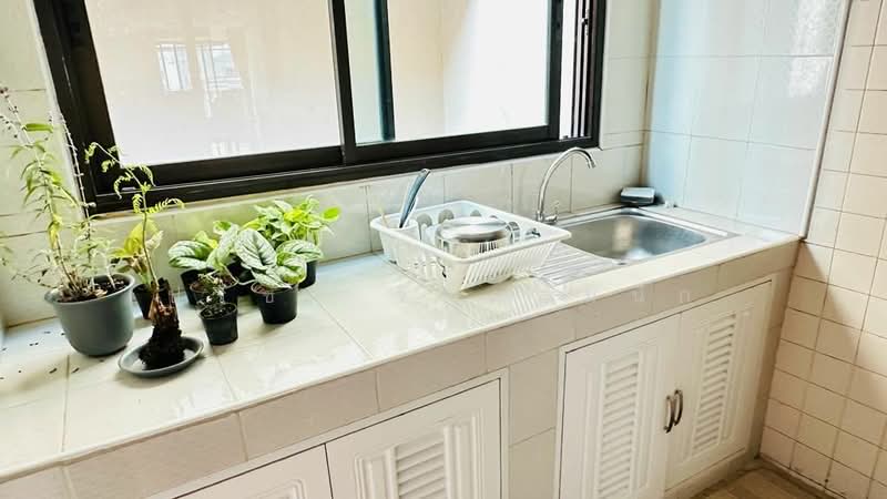 For Rent - Low-rise Apartment 3 beds around BTS Asoke, Bangkok