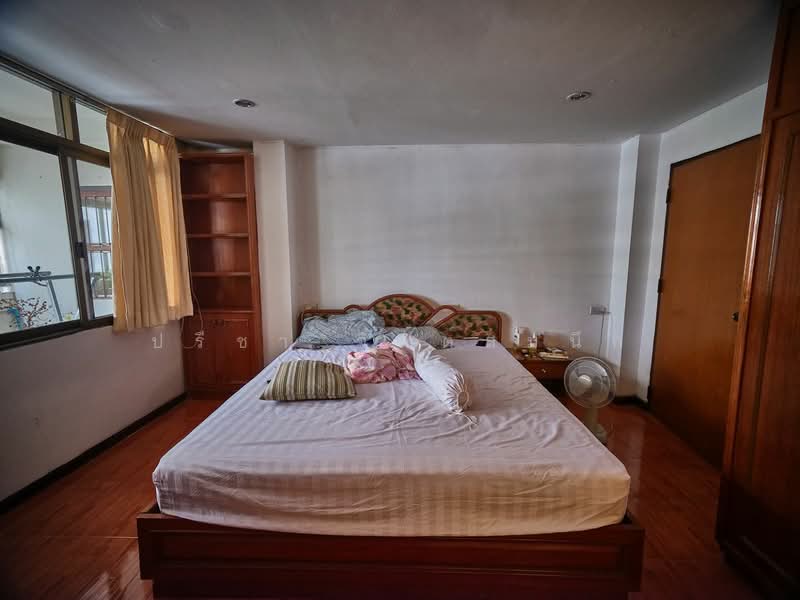 For Rent - Low-rise Apartment 3 beds around BTS Asoke, Bangkok