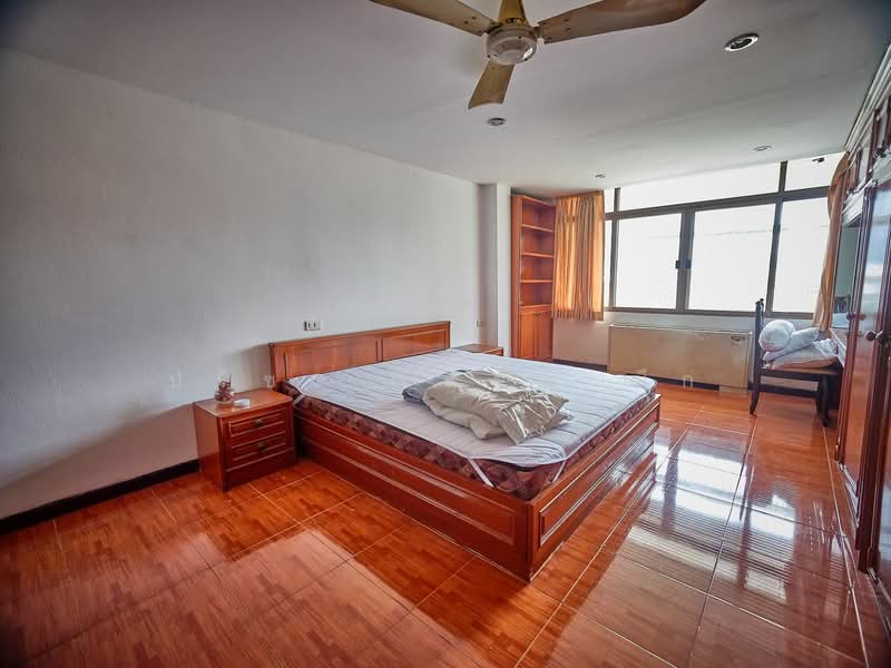 For Rent - Low-rise Apartment 3 beds around BTS Asoke, Bangkok