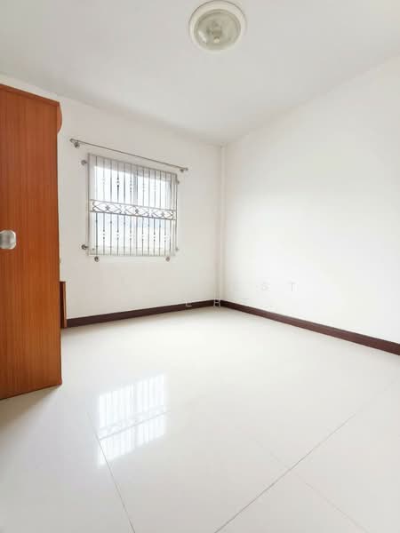 ทาวน์เฮ้าส์กระทุ่มแบน สมุทรสาคร, Samut Sakhon, Om Noi, Krathum Baen, Samut Sakhon, 3 Bedrooms, 126 sqm, Townhouse For Sale, by The Best Property แอน, 500204636 - DDproperty.com