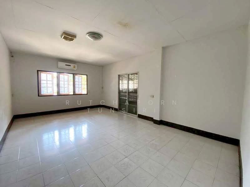 บ้านสวยให้เช่า –  ใกล้ประตูท่าแพ เพียง 5 นาที ค่าเช่า 35,000 บาท / เดือน รหัสทรัพย์ : No.1H682, Chiang Mai, Sri Phum, Muang Chiang Mai, Chiang Mai, 3 Bedrooms, 150 sqm, Single Detached House For Rent, by Rutchaporn Tunsiri, 500204664 - DDproperty.com