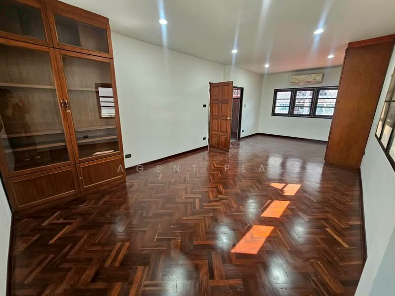 ให้เช่าบ้านเดี่ยวรีโนเวท พื้นที่ใหญ่ ใกล้บีทีเอสแบริ่ง สุขุมวิท 107 (SPSP649), กรุงเทพ, สุขุมวิท107, บางนาใต้, บางนา, กรุงเทพ, 200 ตร.ม., บ้านเดี่ยว ให้เช่า, โดย Agent Pla, 500204721 - DDproperty.com