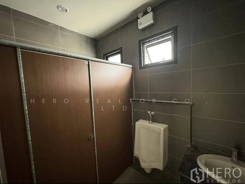 For rent Free Zone Factory 1288 sqm in Purple Zone Bang Pakong Chachoengsao HRE00443, Chachoengsao, Tha Kham, Bang Pakong, Chachoengsao, , 1,288 sqm, Warehouse/Factory For Rent, by Hero Realtor Co., Ltd., 500204809 - DDproperty.com