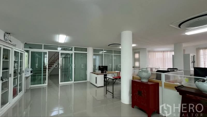 ให้เช่า - โฮมออฟฟิศ 3 ชั้น ให้เช่า ทาวน์อินทาวน์ วังทองหลาง กรุงเทพ HRE00448, กรุงเทพ