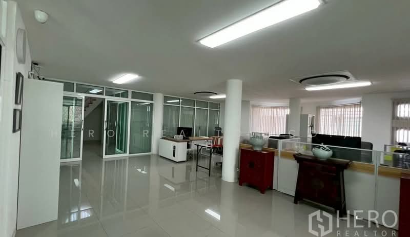 ให้เช่า - โฮมออฟฟิศ 3 ชั้น ให้เช่า ทาวน์อินทาวน์ วังทองหลาง กรุงเทพ HRE00448, กรุงเทพ