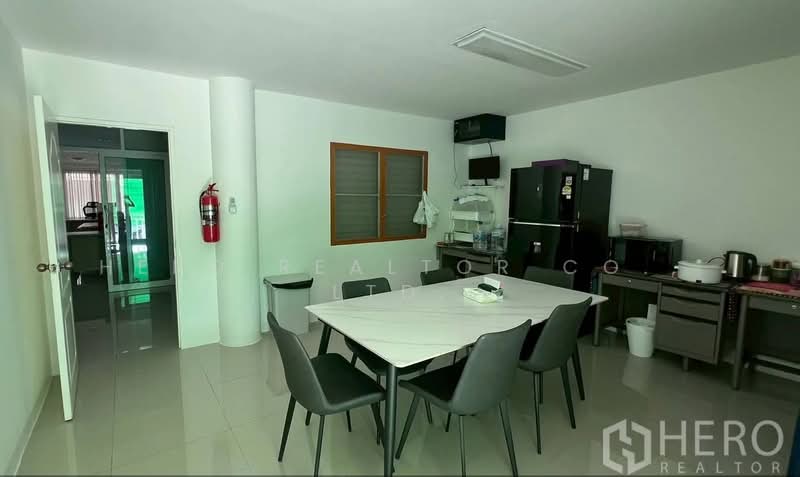 3-Storey Home Office for Rent in Town in Town HRE00448, Bangkok, Phlapphla, Wang Thonglang, Bangkok, , 810 sqm, Office Space For Rent, by Hero Realtor Co., Ltd., 500204878 - DDproperty.com