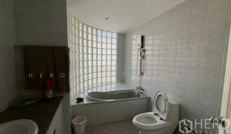 ให้เช่า - โฮมออฟฟิศ 3 ชั้น ให้เช่า ทาวน์อินทาวน์ วังทองหลาง กรุงเทพ HRE00448, กรุงเทพ