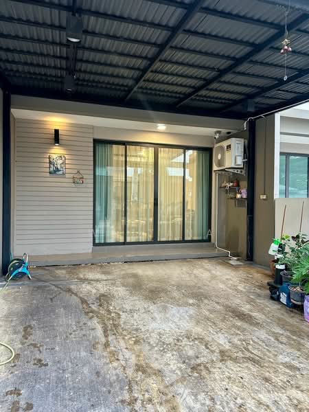 Patio Ramkhamhaeng-Wongwaen, Bangkok, Soi Kheha Rom Klao 64, Khlong Song Ton Nun, Lat Krabang, Bangkok, 3 Bedrooms, 143 sqm, Townhouse For Sale, by Vinai  Wattana, 500204952 - DDproperty.com